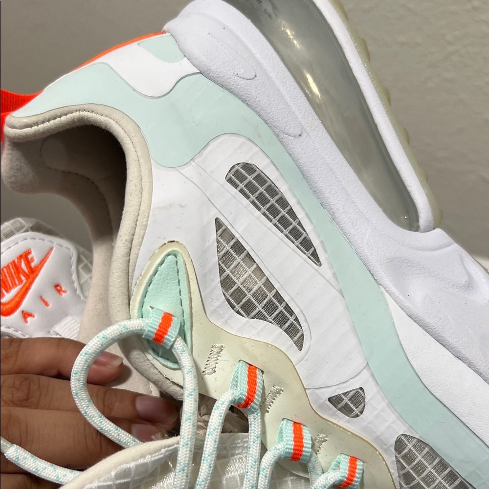 NEW-Nike W Air Max 270 React SE (Women's) size 6 - Picture 8 of 9